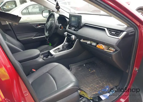 2021 Toyota Rav4 Xle Premium z USA, uszkodzony, nr VIN JTMC1RFV7MD070269